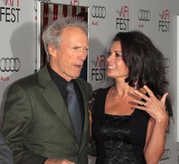 Clint Eastwood y Dina Ruiz