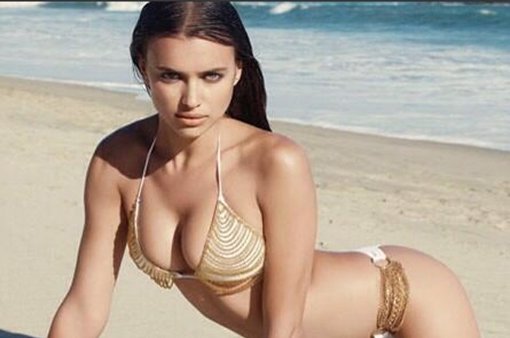 Irina Shayk vuelve a ser imagen de la firma Beach Bunny