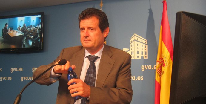 El vicepresidente del Consell, José Císcar, en la rueda de prensa tras el pleno
