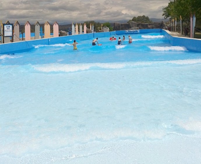 Piscina de olas en Parque Acuático