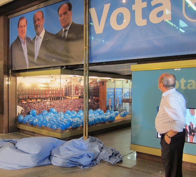 León de la Riva en la apertura de la campaña de las Elecciones de 2011