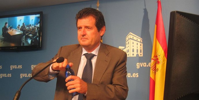El vicepresidente del Consell, José Císcar, en la rueda de prensa tras el pleno
