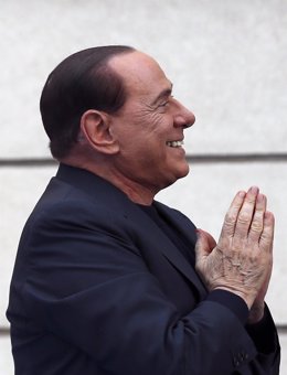 Imagen de archivo del ex primer ministro italiano Silvio Berlusconi tras un mití