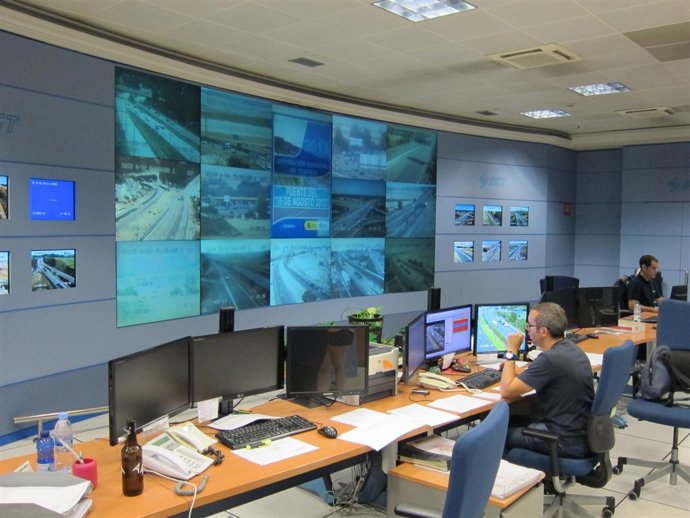 Sala de pantallas del Centro de Gestión de Tráfico de la DGT en Valladolid