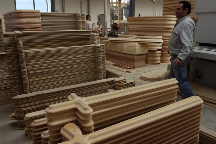 ATAÚDES GALLEGO, EMPRESA QUE UTILIZA MADERA AFRICANA PERO TAMBIÉN CASTAÑO GALLEG