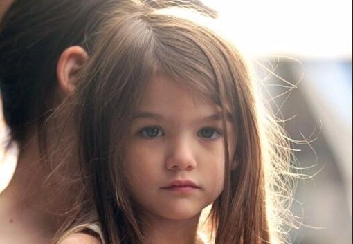 Suri Cruise se ha roto el brazo