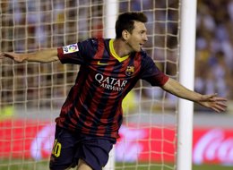 El Barcelona gana en Valencia con un triplete de Messi
