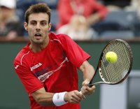 Granollers firma otra remontada para citarse con Djokovic en octavos