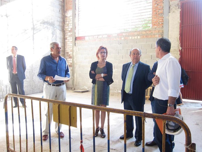 El alcalde de Granada y la delegada de Educación visitan una escuela taller