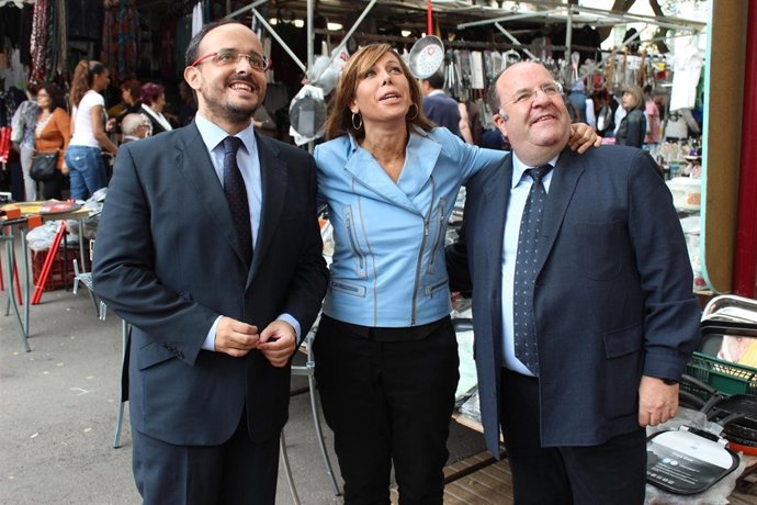 Alejandro Fernández, junto a Alícia Sánchez-Camacho y Rafael Luna (Archivo)