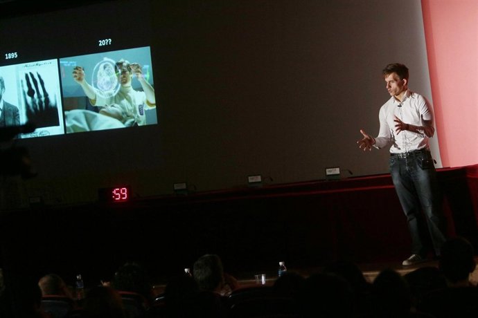 Uno de los participantes del concurso Tesis en 3 Minutos.