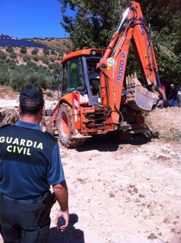 Se incorpora maquinaria pesada a la búsqueda del desaparecido en Iznalloz