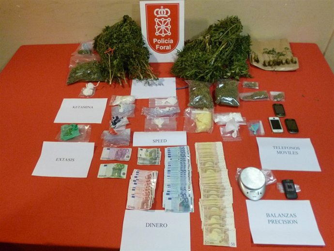 Sustancias y objetos decomisados por la Policía Foral en la operación Tulipán.