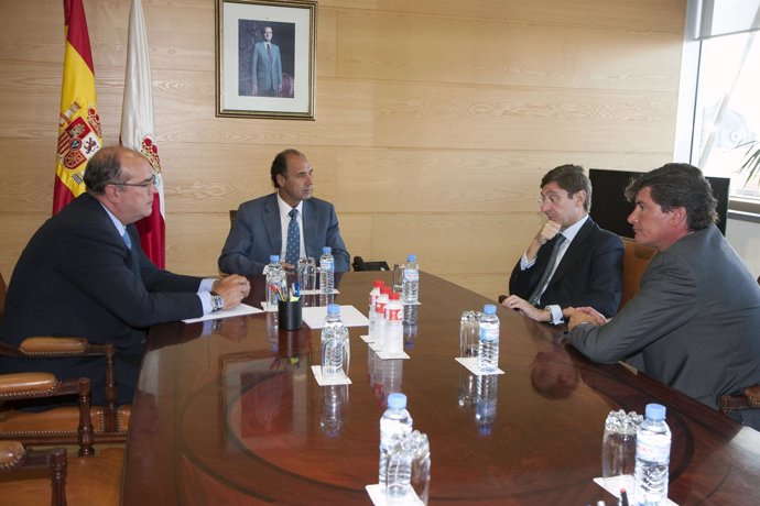 Diego recibe al presidente de Bankia, José Ignacio Goirrigolzarri