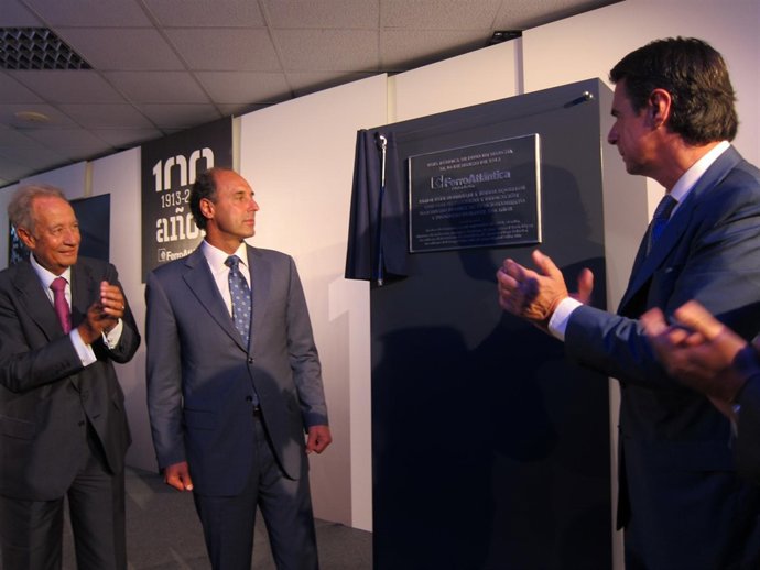 Descubrimiento de la placa en el centenario de la fábrica de Ferroatlántica