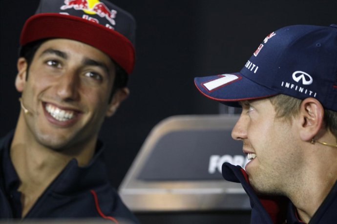 Daniel Ricciardo, junto a Sebastian Vettel