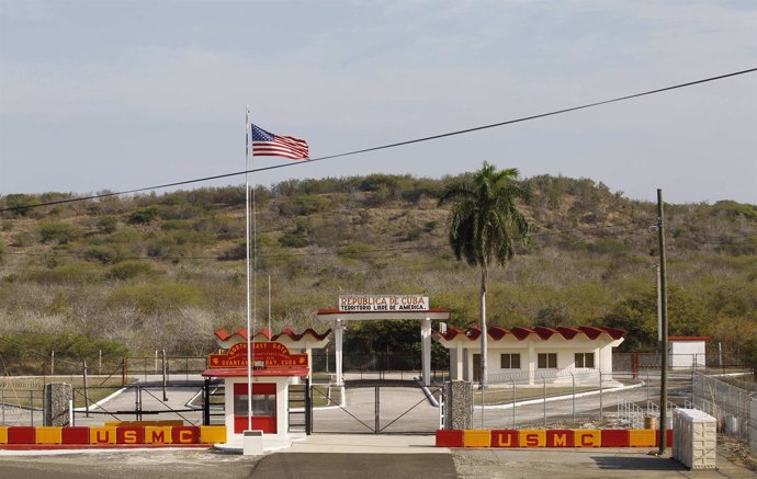 La entrada noreste de la ruta hacia Cuba en el centro de detención estadounidens