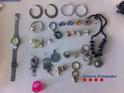 Joyas recuperadas a un hombre que se hacía pasar por técnico municipal