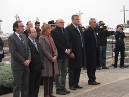 La Mesa del Parlament de la X Legislatura ante la tumba de Francesc Macià
