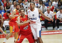 Jose Calderón y Nico Batum en un España - Francia