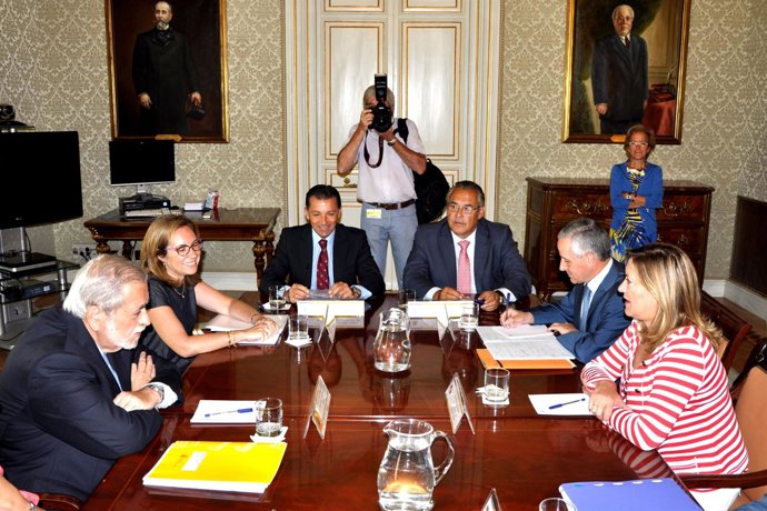 Reunión del alcalde y la consejera con  Beteta