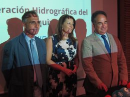 La delegada del Gobierno en Andalucía, Carmen Crespo, en el centro