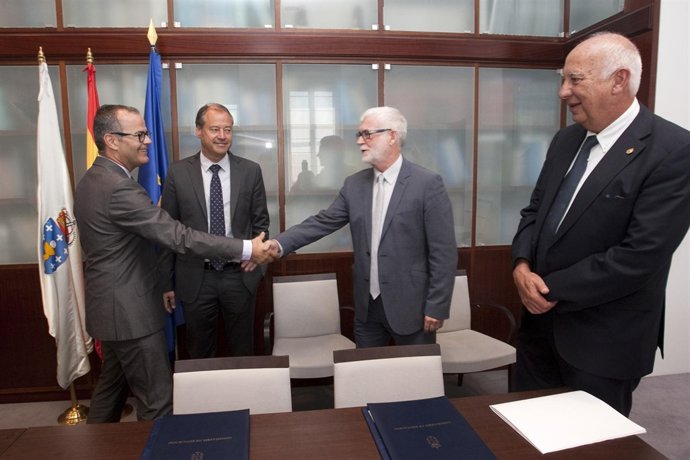 Xesus vazquez abad asina convenio de colaboracion cos reitores das universidades