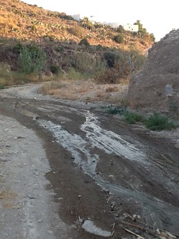 Aguas fecales procedentes de la depuradora en Las Negras