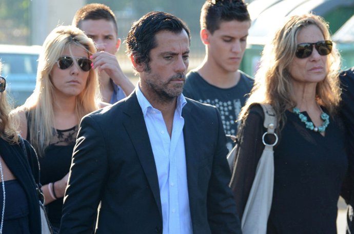 Quique Sánchez Flores en el funeral de su padre  Isidro Sánchez García-Figueras