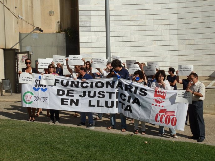 Protesta de funcionarios de Justicia en Lleida