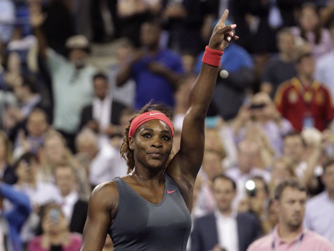 La campeona defensora Serena Williams arrasó el martes y venció por 6-0 y 6-0 a 