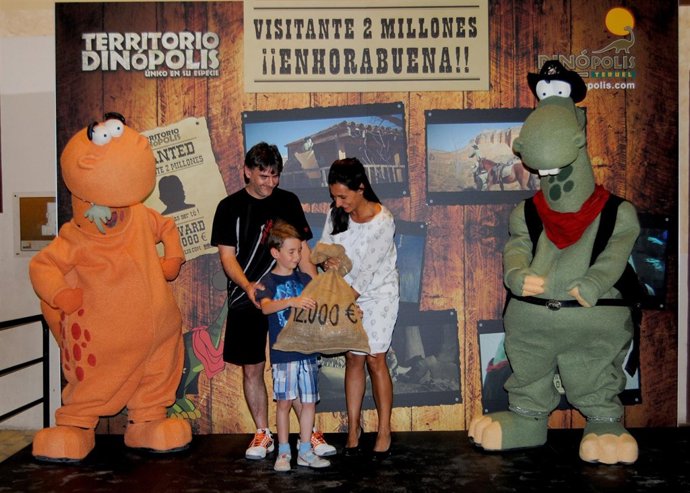 Entrega de 12.000 euros al visitante 2 millones