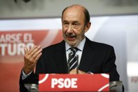 Rubalcaba dice que "lo fundamental" es que el "PSC como partido" no participa en la cadena independentista