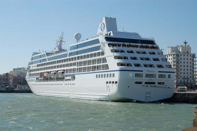 Crucero en el Puerto de Cádiz