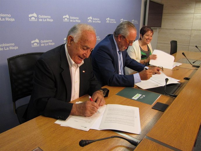 Firma convenio Salud y Cruz Roja