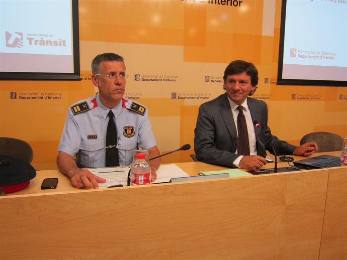 El comisario M.Esquius y el director del SCT J.J.Isern