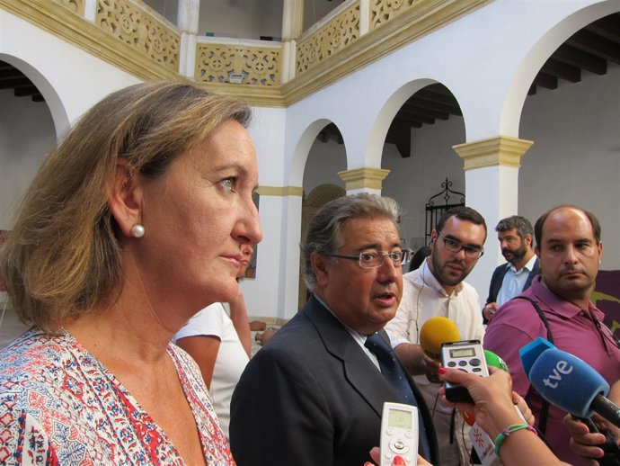 Zoido y Sánchez Estrella durante una visita a la Fundación Valentín de Madariaga