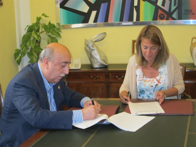 El Decano De Los Abogados De Cáceres Y La Alcaldesa Firman Un Convenio