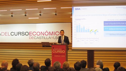 Rafael Domenech en la apertura del Curso Económico de CyL