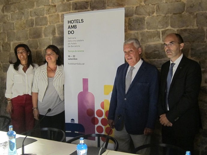 M.Muro, S.Recasens, J.Clos y J.Bort en la presentación del II Hotels amb D.O.