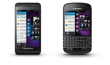 Smartphones BlackBerry Z10 (izquierda) y Q10 con sistema operativo BB10