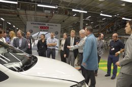 Visita de la Comisión de Economía y Hacienda a la planta de Volkswagen Navarra