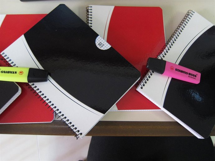 Material escolar, cuadernos, rotuladores