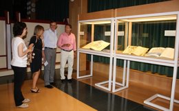 Expositores de la muestra 'Los orígenes del español'.