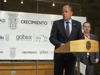 Monago espera que Caja Rural de Extremadura mantenga "su acento extremeño", pero respeta la decisión de sus órganos