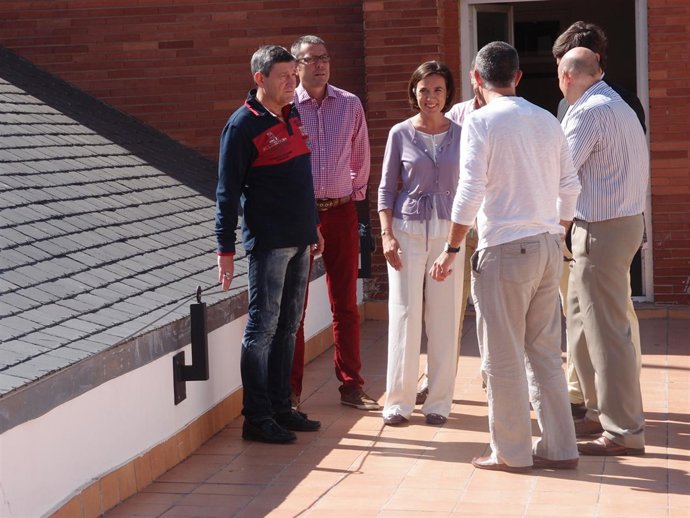 Gamarra visita la cubierta del CEIP Vuelo Madrid-Manila         