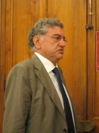 Sanidad prepara un acuerdo con los profesionales farmacéuticos para un pacto sanitario