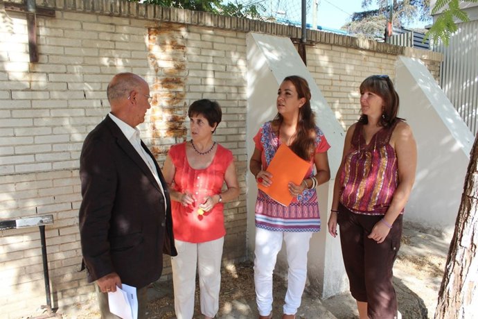 Martínez y Díaz inspeccionan muro colegio San Ignacio de Loyola