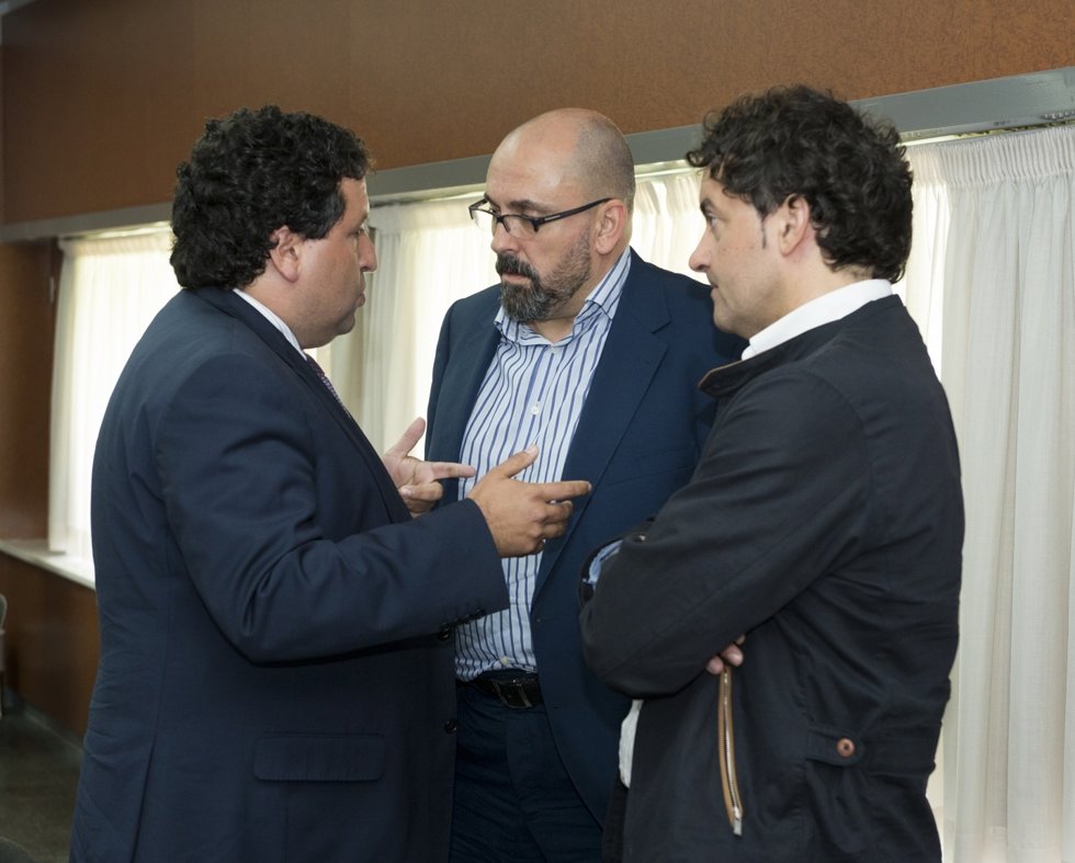 Moliner conversa con los portavoces de PSPV y Compromís en la Diputación.