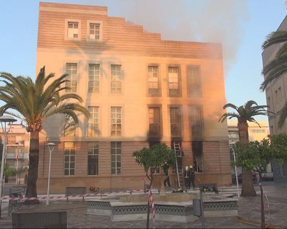 Incendio en el edificio consistorial de Los Palacios.